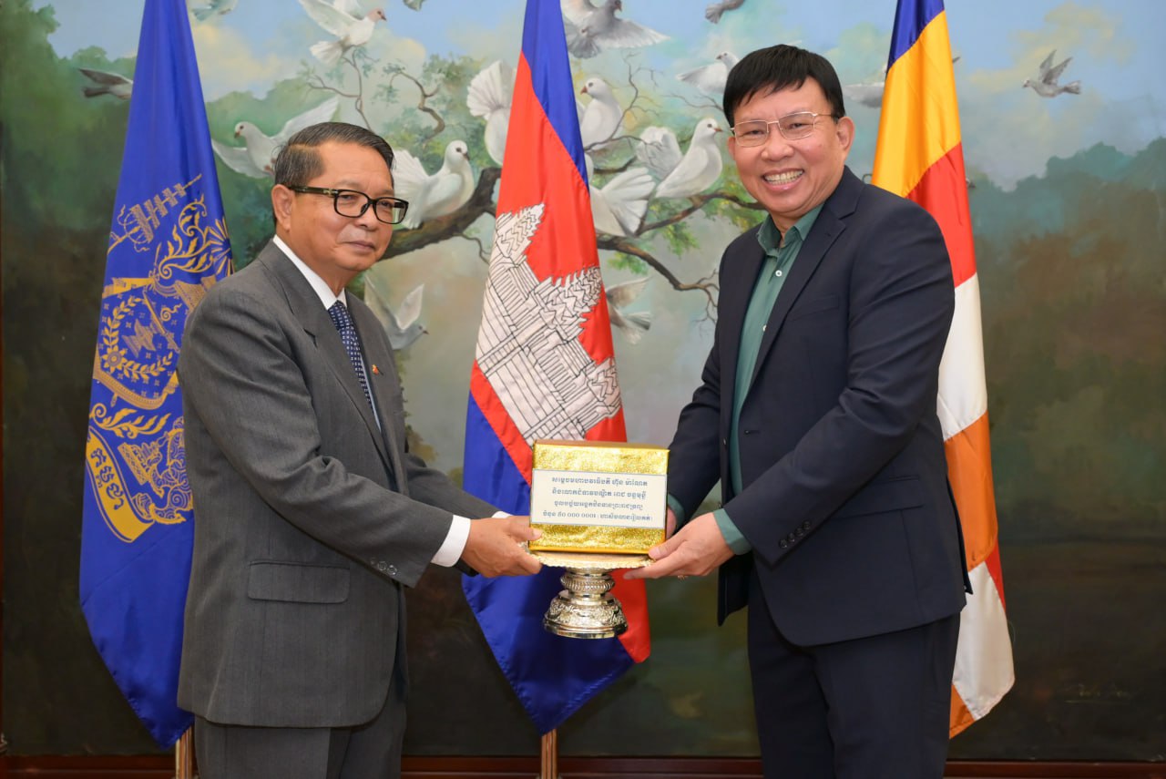 សម្តេច ហ៊ុន ម៉ាណែត និងលោកជំទាវបណ្ឌិត ចូលរួមថវិកា ចំនួន ៥០ លានរៀល ក្នុងអង្គកឋិនទានព្រះរាជទ្រព្យព្រះករុណាព្រះមហាក្សត្រ