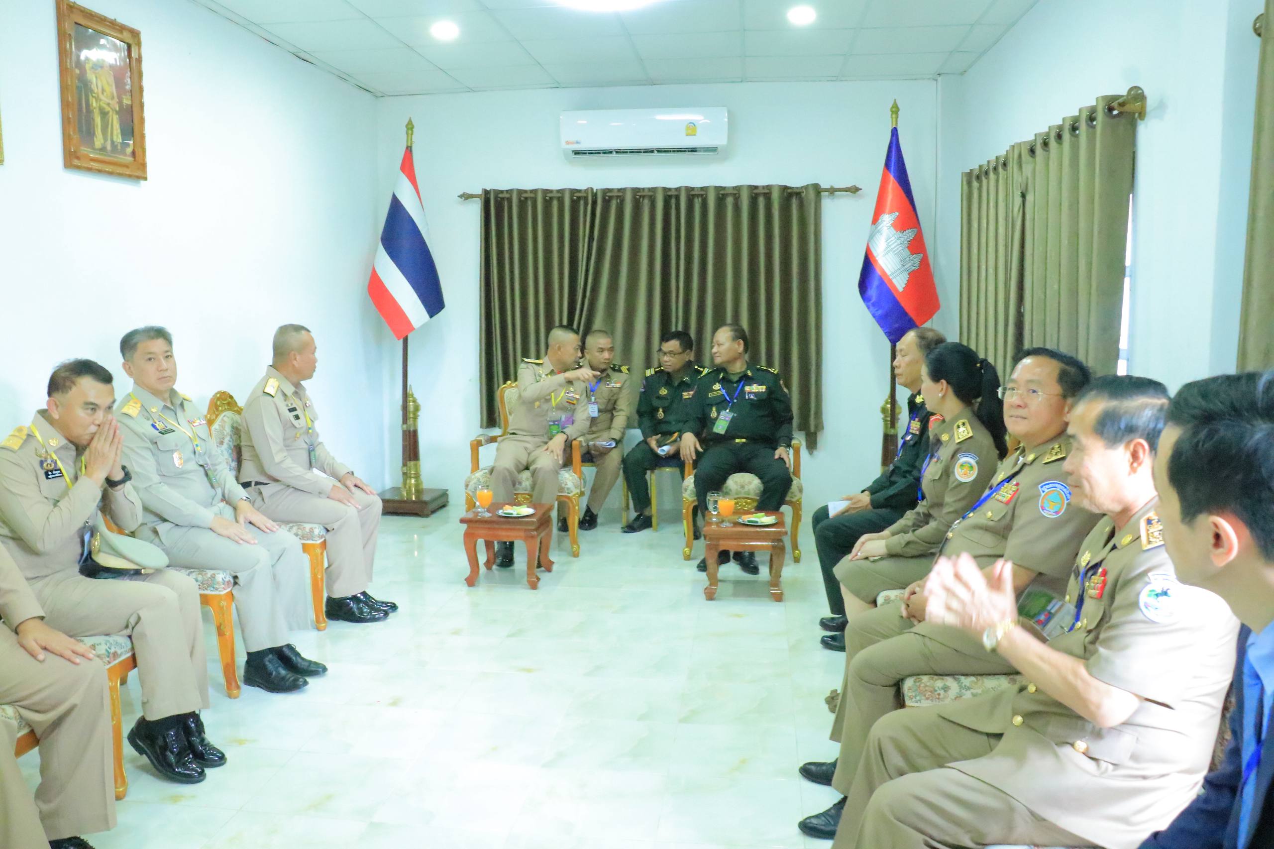 TOP NEWS: កម្ពុជា បញ្ជាក់ពីជំហររបស់ខ្លួនឆ្លើយតបជាមួយមេបញ្ជាការភូមិភាគ១ថៃ ដែលស្នើឲ្យជម្លៀសប្រជាជនខ្មែរចេញពីភូមិព្រៃចាន់ និងភូមិជោគជ័យ មុនចូលរួមកិច្ចប្រជុំ RBC