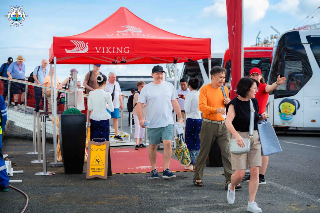 នាវាទេសចរណ៍ឈ្មោះ «VIKING ORION» នាំភ្ញៀវទេសចរចម្រុះជាតិសាសន៍ ចំនួន ៨១៤ នាក់ ចូលចតនៅកំពង់ផែស្វយ័តក្រុងព្រះសីហនុ ដើម្បីទស្សនា និងដើរកម្សាន្តក្នុងប្រទេសកម្ពុជា