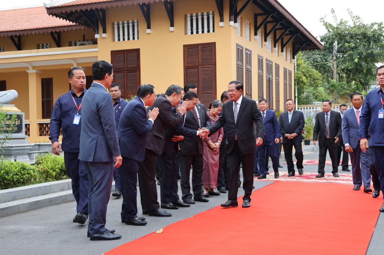សម្តេចប្រធានព្រឹទ្ធសភា អំពាវដល់ព្រះសង្ឃ និងប្រជាពលរដ្ឋគ្រប់រូប បន្តអនុវត្តជាខឿនការពារជាតិដ៏រឹងមាំរបស់ប្រជាជនជាមួយរាជរដ្ឋាភិបាល
