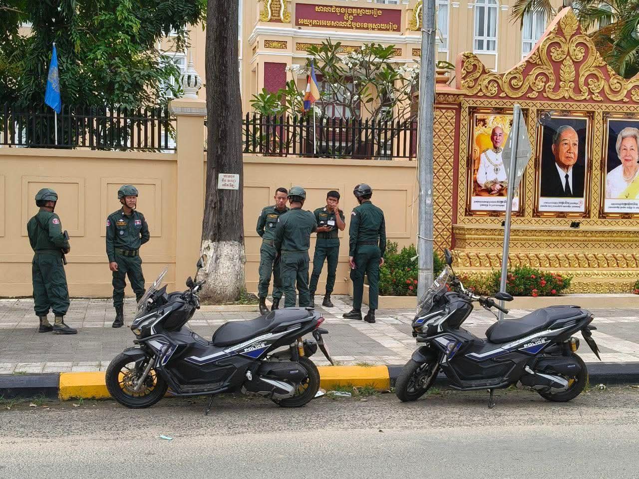 BREAKING: ដូចក្នុងរឿងហុងកុងអញ្ចឹង ជនល្មើស១ក្រុម ចូលបាញ់រំដោះអ្នកទោសនៅតុលាការខេត្តស្វាយរៀងទាំងព្រឹក
