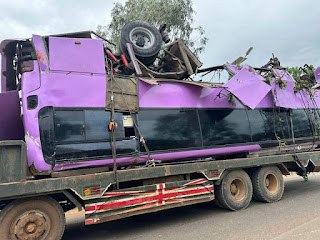 រថយន្តក្រុងបុកដៃស្ពានធ្លាក់ចូលទឹក នៅកំពង់ធំ បណ្ដាលឲ្យស្លាប់ មនុស្ស ១៣ នាក់ និងរបួស២៤នាក់