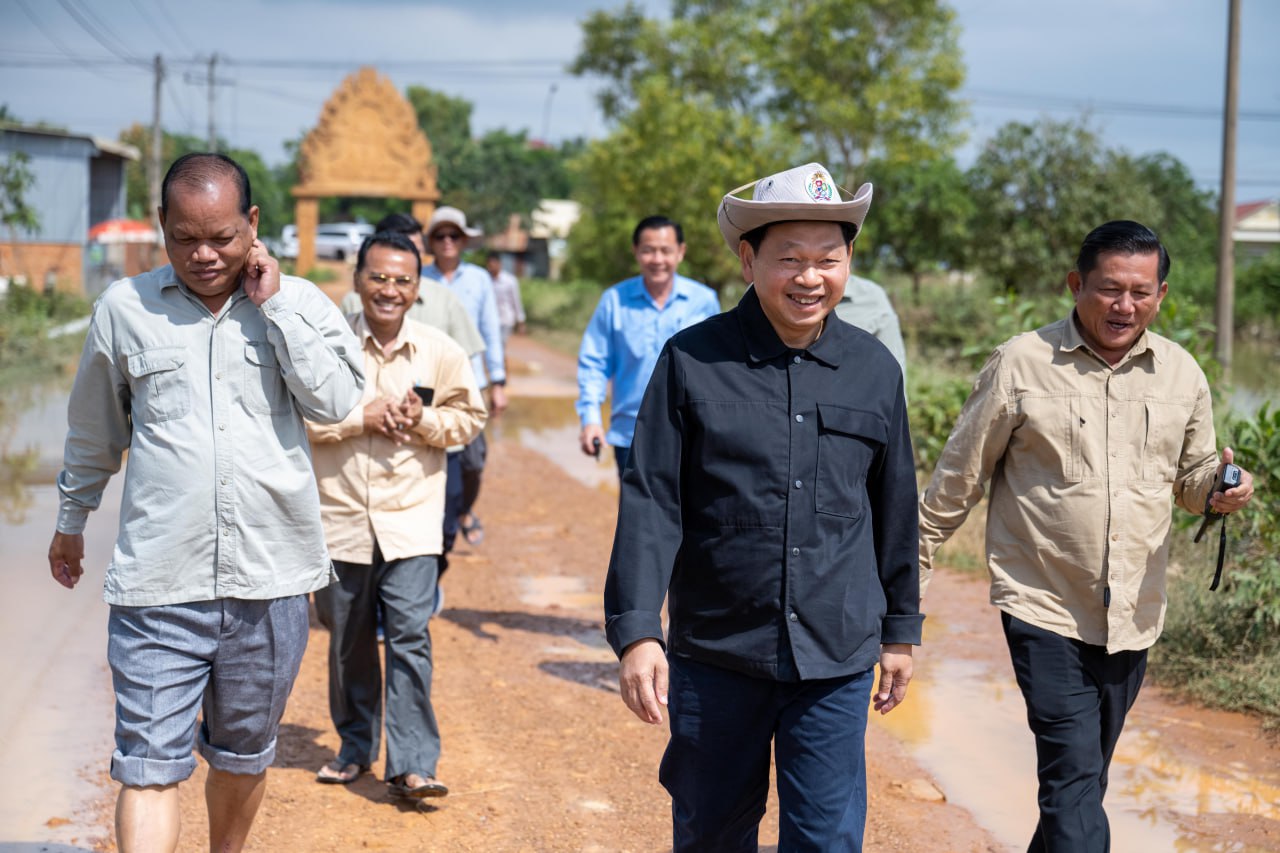 ក្រសួងអភិវឌ្ឍន៍ជនបទ ចុះពិនិត្យ និងរៀបចំជួសជុលបន្ទាន់ហេដ្ឋារចនាសម្ព័ន្ធដែលរងការខូចខាតដោយសារជំនន់ទឹកភ្លៀងនៅពោធិ៍សាត់