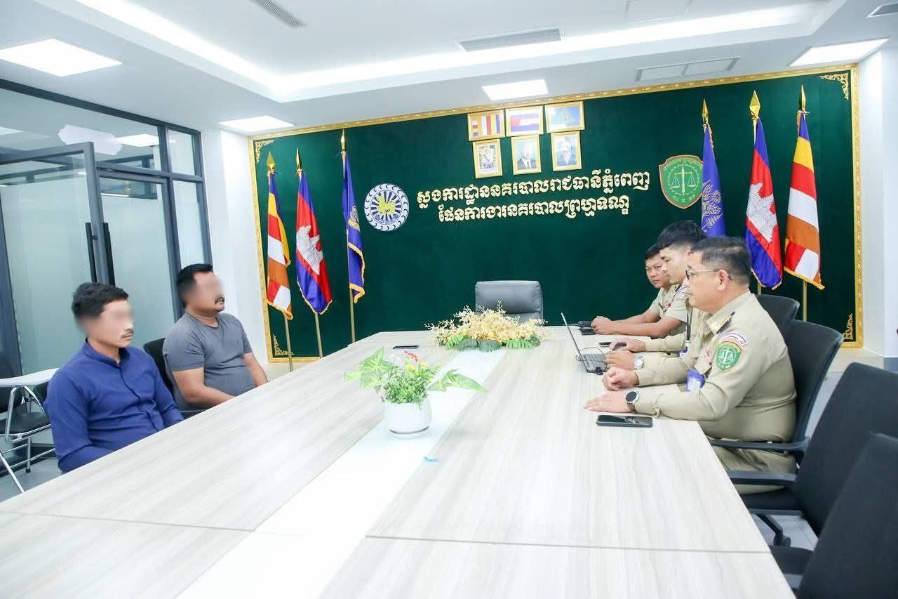 ស្នងការនគរបាលរាជធានី កោះហៅក្រុម ‘អង្គរក្ស’ ចំនួន ០២ នាក់ ជិះម៉ូតូកាងម្ចាស់បង្កការភ័យខ្លាចលើផ្លូវសាធារណៈឱ្យចូលខ្លួនមកបំភ្លឺ