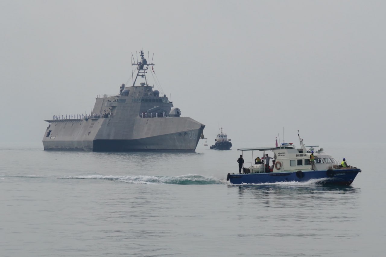 នាវាកងទ័ពជើងទឹកអាមេរិក USS CINCINNATI ចូលចតនៅមូលដ្ឋានសមុទ្ររាម បង្ហាញការលើកកម្ពស់កិច្ចសហប្រតិបត្តិការយោធា កម្ពុជា-អាមេរិក