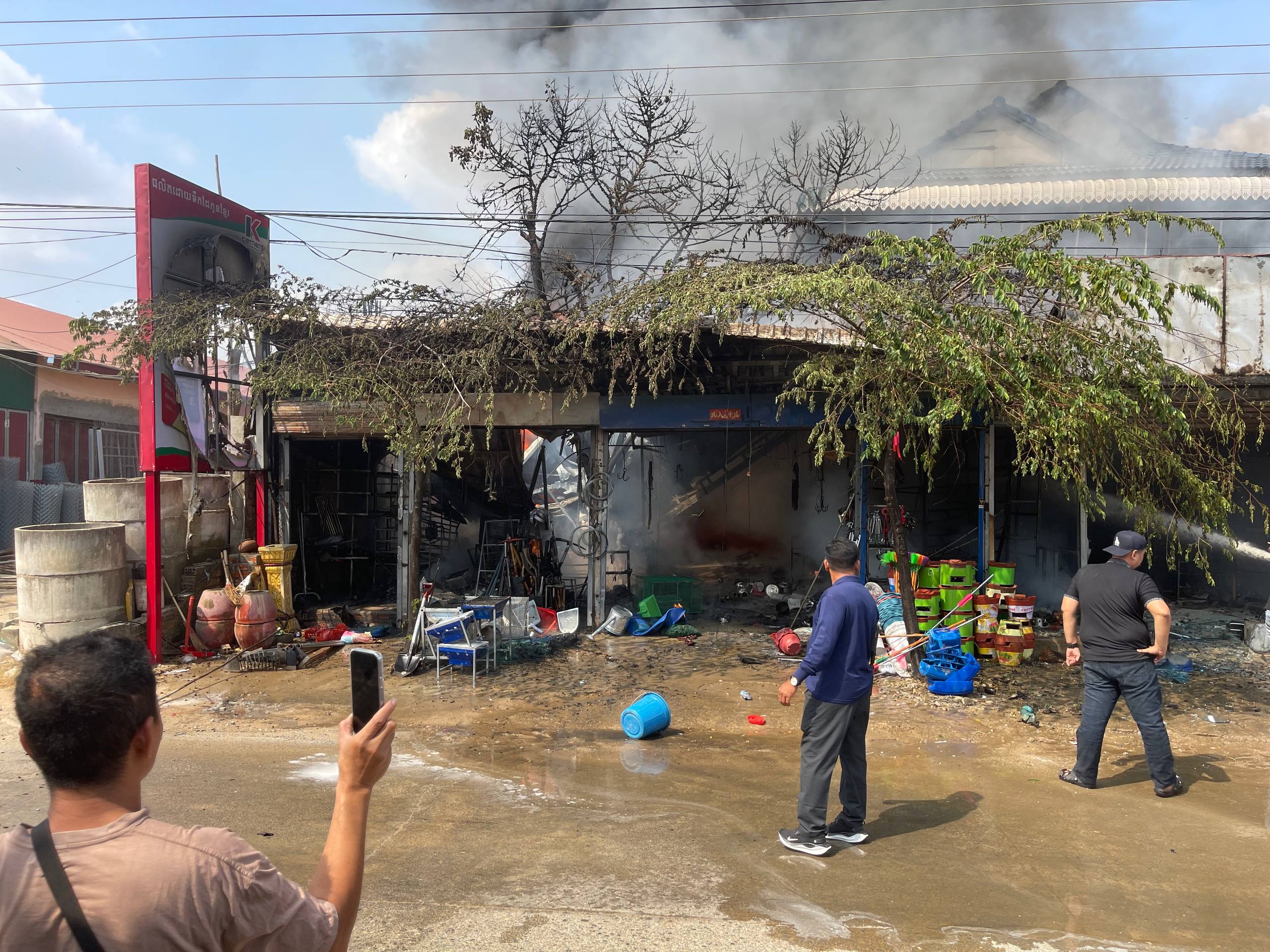 អគ្គិភ័យឆេះផ្ទះពលរដ្ឋនៅផ្សាព្រៃផ្ដៅ ស្រុកសំរោងទង មូលហេតុមិនទាន់ដឹង