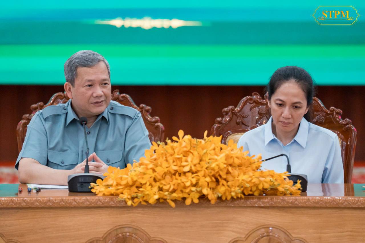 សម្តេចធិបតី ហ៊ុន ម៉ាណែត និងភរិយា ជួបសំណេះសំណាលគ្រួសារវីរជនពលី ១៨គ្រួសារ នៅឧត្តរមានជ័យ