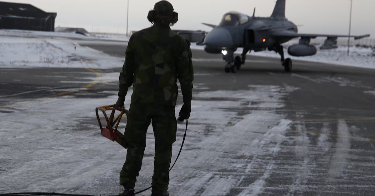 ស៊ុយអែតបញ្ជូនយន្តហោះចម្បាំងទៅល្បាតនៅអ៊ីស្លង់ គម្រាមរុស្ស៊ីថា កុំចង់ប៉ះតំបន់អាក់ទិកដាច់ខាត