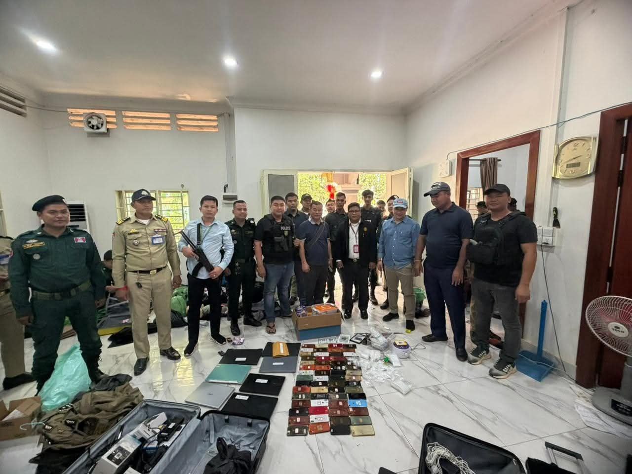 បង្រ្កាបទីតាំង SCAM ONLINE នៅកំពង់ស្ពឺ ឃាត់ខ្លួនជនសង្ស័យ ៧នាក់