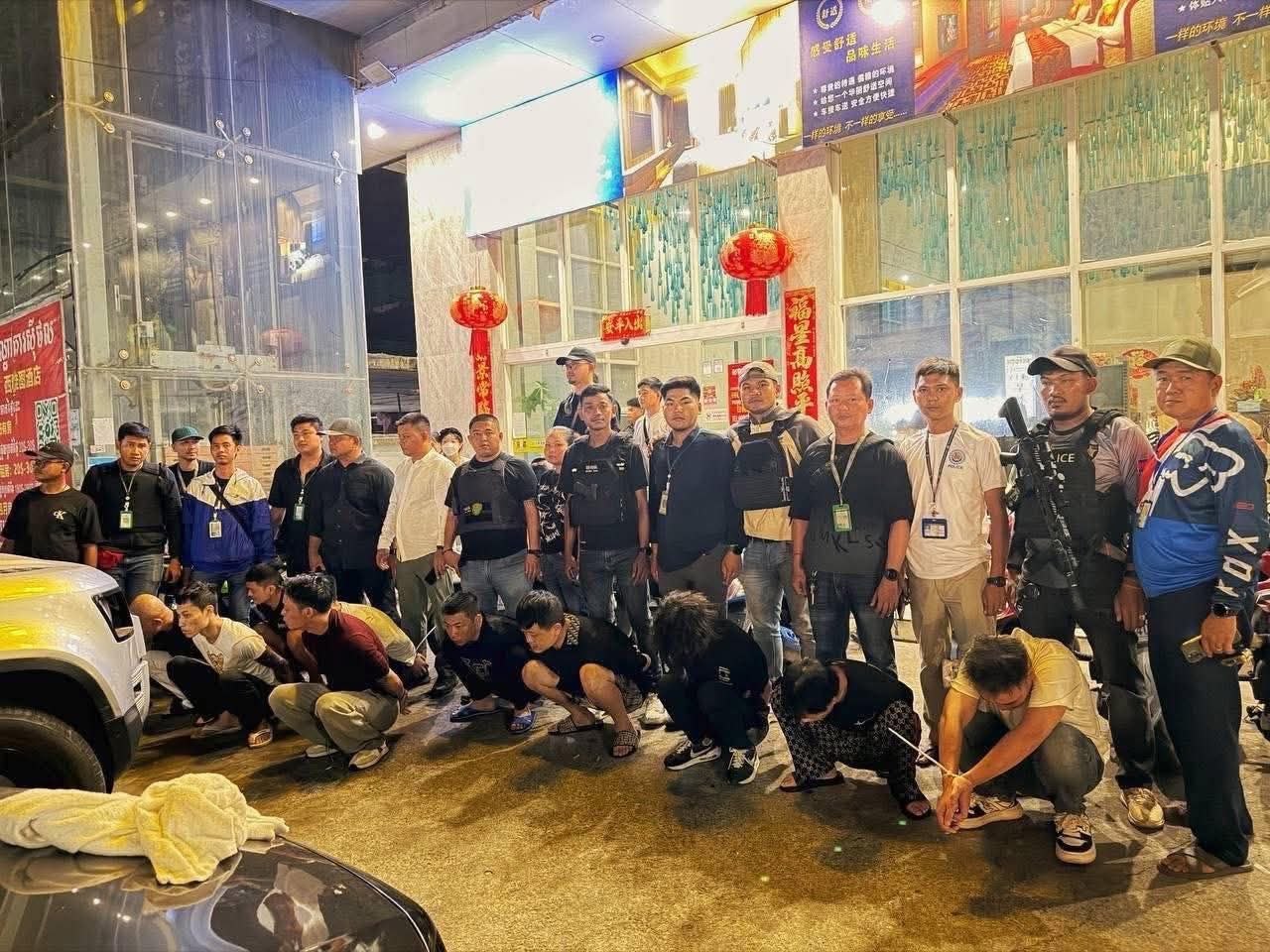 ល្បិចថ្មីចែស! ក្រុមជនជាតិចិន ណាត់នារីមកបំរើសេវាផ្លូវ រួចចាប់បង្ខាំងជំរិតទារប្រាក់ ត្រូវបានបង្ក្រាបចាប់ខ្លួន ១១នាក់