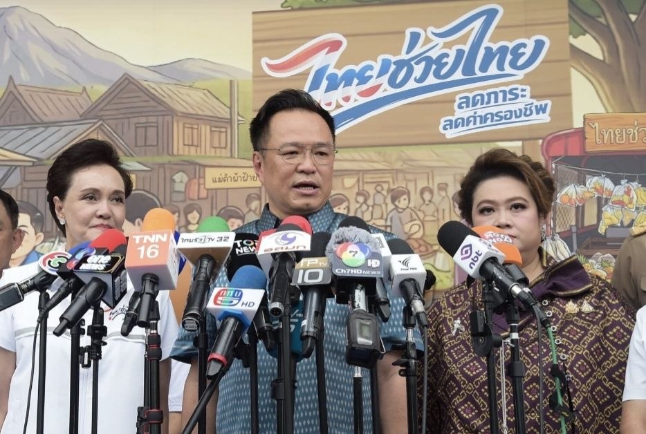 សូម្បីពាក្យ “ខ្មែរជួយខ្មែរ” ក៏ថៃលួចចម្លងមកជា “ថៃជួយថៃ” និងប្រកាសឲ្យប្រើជាផ្លូវការ ដើម្បីលើកស្ទួយផលិតផលក្នុងស្រុក ខណៈកំពុងជួបវិបត្តិសេដ្ឋកិច្ច